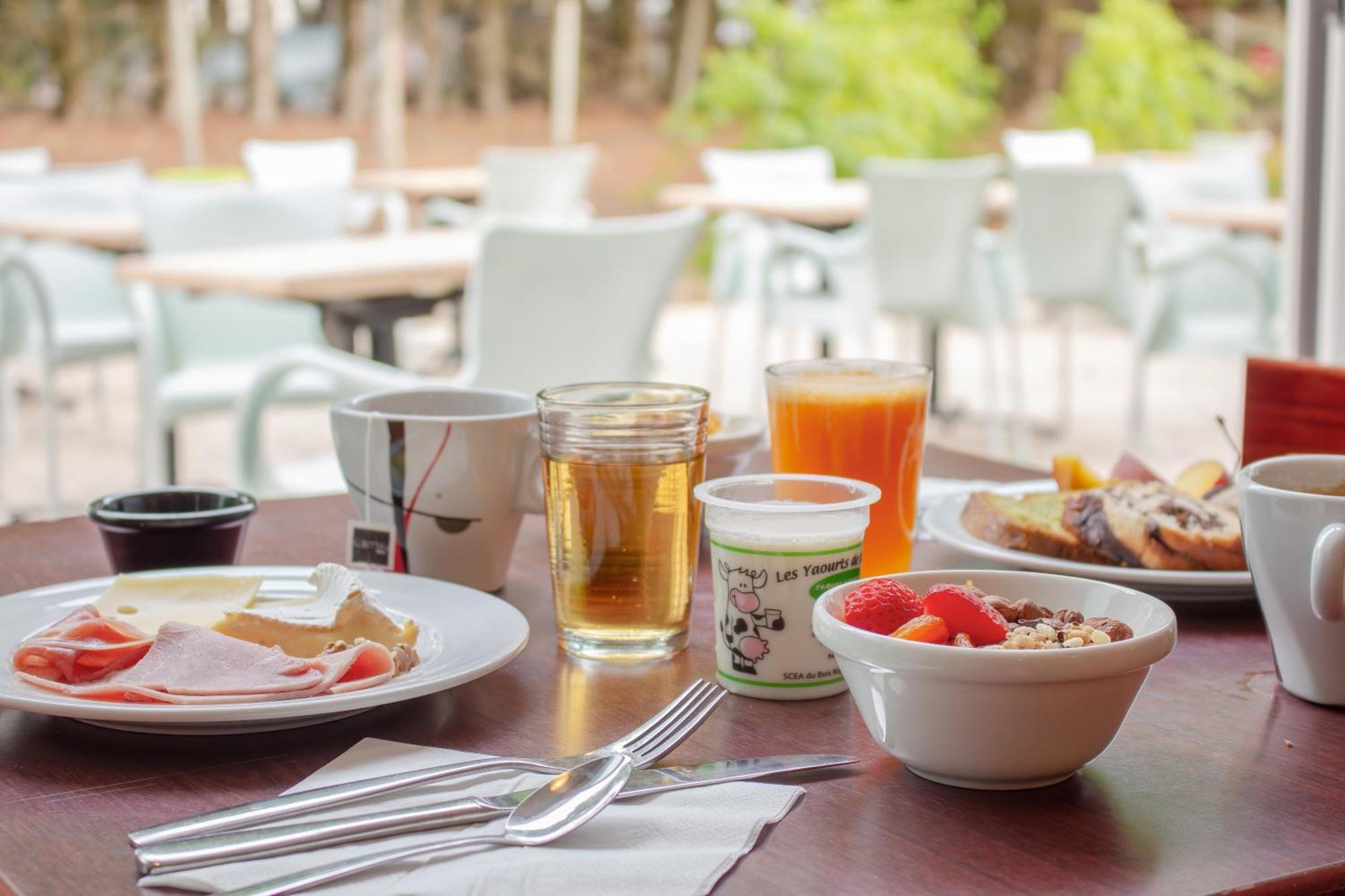 Brit Hotel Bordeaux Aeroport - Le Soretel Mérignac Екстериор снимка